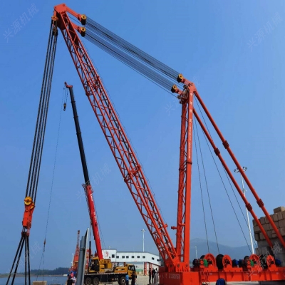 東平港通航:看500噸桅桿式起重機“承上啟下”